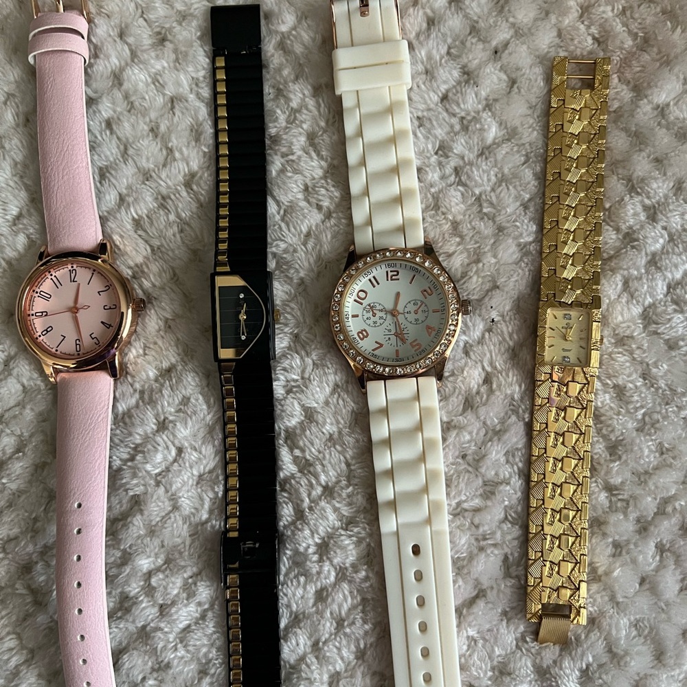 Womens watch lot.